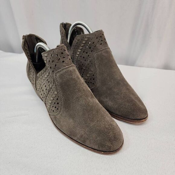 Vince Camuto Size 10 Suede Prasata Ankle Booties Dark Grey Perforated Suede W - Picture 1 of 9